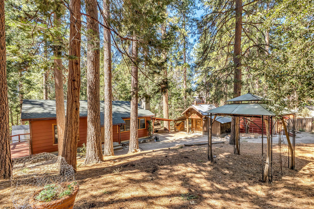 https://media.crmls.org/mediaz/6be591a2-8444-4cf8-875e-bc4a6ee16659.jpg?preset=X-Large