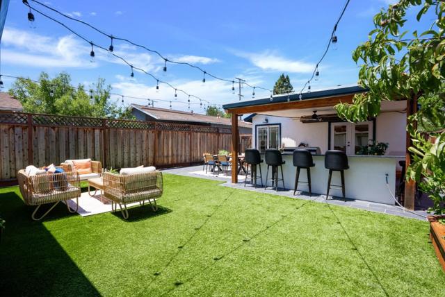 1349 Jefferson Avenue, Redwood City CA: https://media.crmls.org/mediaz/6be5bdc0-0d30-402a-9576-3fc211ee3b4c.jpg