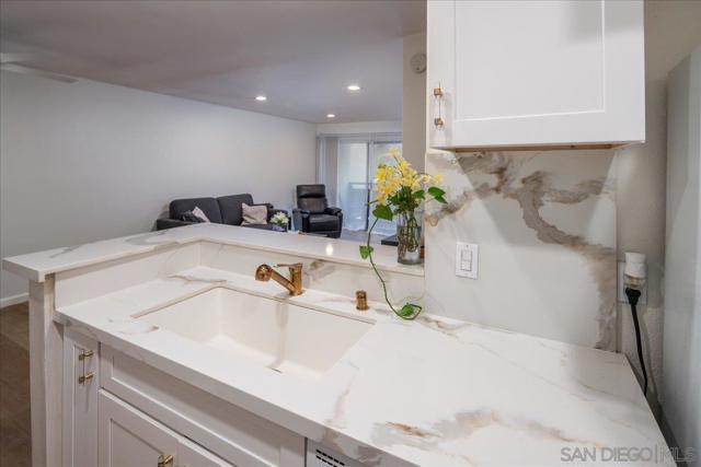 1621 Hotel Circle S, San Diego CA: https://media.crmls.org/mediaz/6be5ca02-36eb-4f63-afe5-7202d3d40d4c.jpg