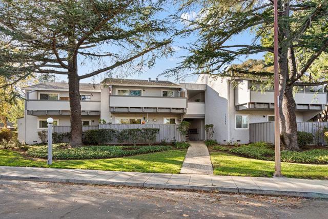 14245 Lora Drive, Los Gatos CA: https://media.crmls.org/mediaz/6be63a95-f155-4073-9791-491981be9ba0.jpg