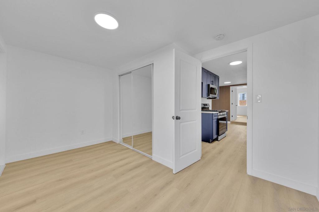 4312 Winona Ave - photo 10
