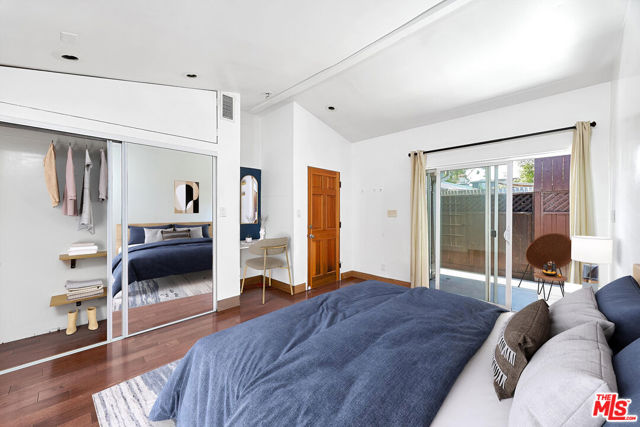 1141 Cabrillo Avenue, Venice CA: https://media.crmls.org/mediaz/6be64ab5-3cb1-4c60-a627-294f0af2c092.jpg