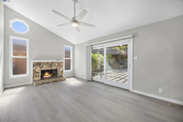 4580 Theresa Ave, Fremont CA: https://media.crmls.org/mediaz/6be70a15-b1e7-45a3-96fe-0cf5ab971526.jpg