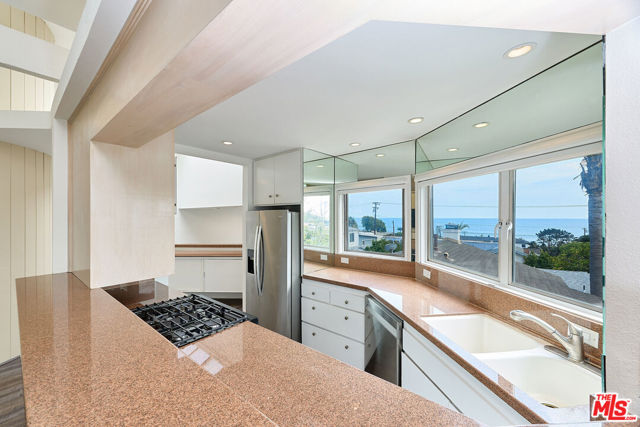 253 Fairview Street, Laguna Beach CA: https://media.crmls.org/mediaz/6be7d931-4239-4667-9602-32e68963c076.jpg