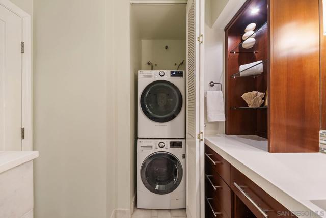 1810 Avenida Del Mundo, Coronado CA: https://media.crmls.org/mediaz/6be8374a-4987-45c2-a122-fd1d881a9716.jpg