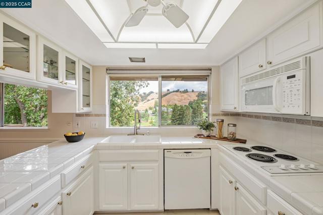 4021 Terra Granada Dr, Walnut Creek CA: https://media.crmls.org/mediaz/6be84268-b4b7-4242-8265-25386bf2aa3b.jpg