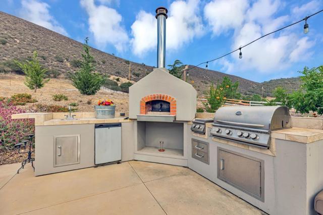 44737 Sun Valley Drive, King City CA: https://media.crmls.org/mediaz/6be86bd4-5dbf-418f-8066-4197aa4949a9.jpg