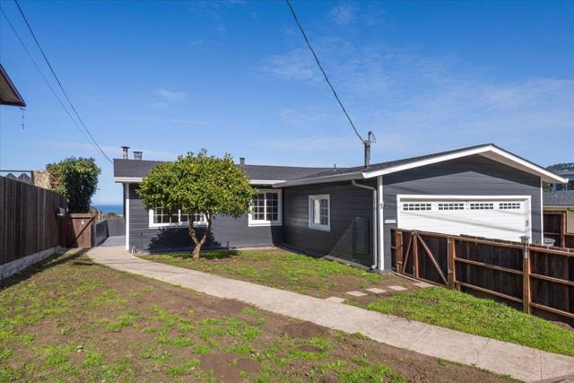 815 Edgemar Avenue, Pacifica CA: https://media.crmls.org/mediaz/6be8942d-6411-439a-a7e2-fe34580ab3df.jpg