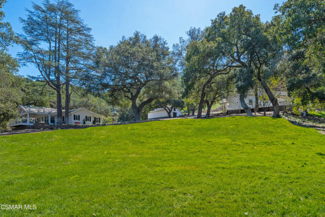 1464 Hidden Valley Road, Thousand Oaks CA: https://media.crmls.org/mediaz/6be8d226-71d5-4d40-8554-94d3371e7624.jpg