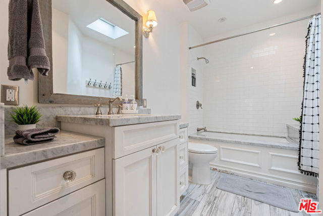 12423 Martha Street, Valley Village CA: https://media.crmls.org/mediaz/6be9075d-ef00-4ca8-b4e8-7114ed7e1970.jpg
