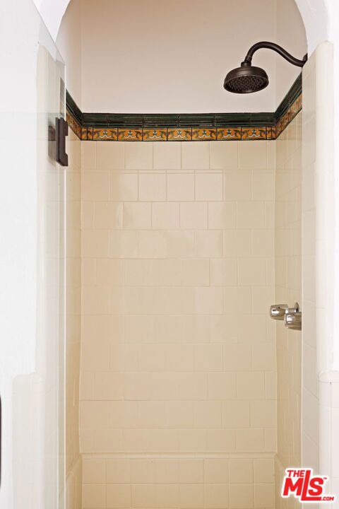 112 N Valley Street, Burbank CA: https://media.crmls.org/mediaz/6be96351-1784-44f9-8e5c-de5fa3975850.jpg