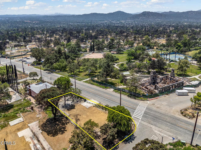 900 E Mount Curve Ave, Altadena CA: https://media.crmls.org/mediaz/6be9c285-4684-4339-ace5-246f2842d2f3.jpg