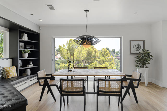 453 Frontenac Avenue, Los Angeles CA: https://media.crmls.org/mediaz/6be9d5de-4c9b-4dad-8d19-f02801583e46.jpg