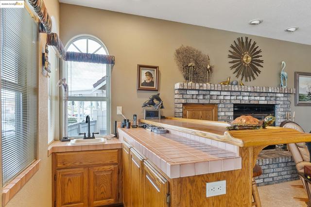 4210 Driftwood Pl, Discovery Bay CA: https://media.crmls.org/mediaz/6bea2357-2f9d-439c-84ea-365ec71d6038.jpg