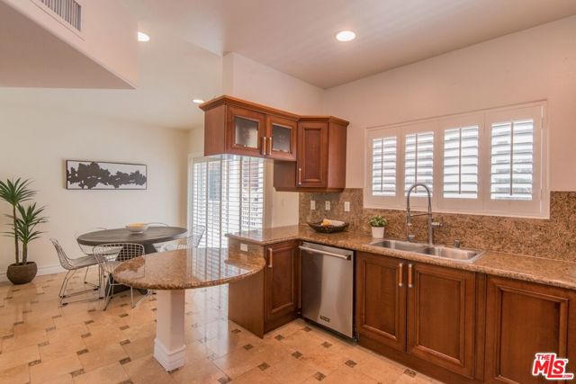 1747 S Barrington Avenue, Los Angeles CA: https://media.crmls.org/mediaz/6bea3620-05e1-4f34-9387-bb3b08f29c86.jpg