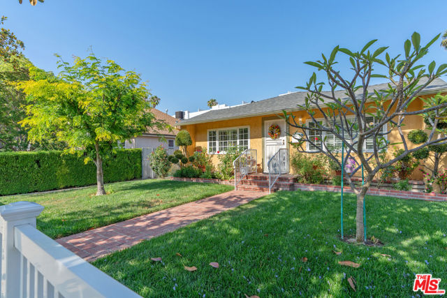 4436 Stansbury Avenue, Sherman Oaks CA: https://media.crmls.org/mediaz/6beaba39-ba48-4e19-a97c-df1144ba8cb4.jpg