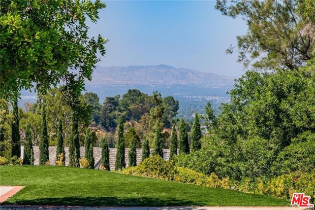 4344 Gayle Drive, Tarzana CA: https://media.crmls.org/mediaz/6beac661-f7fe-4405-bdbe-c42ab533faeb.jpg