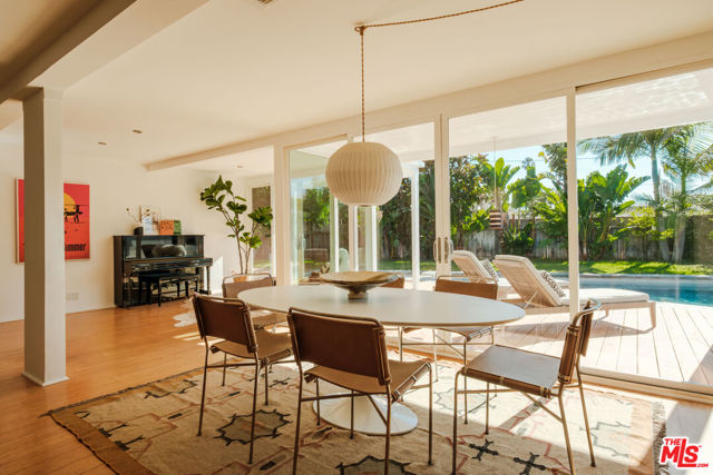 3625 Berryman Avenue, Los Angeles CA: https://media.crmls.org/mediaz/6beb0aff-e291-4d2b-8609-d5d10ed26836.jpg