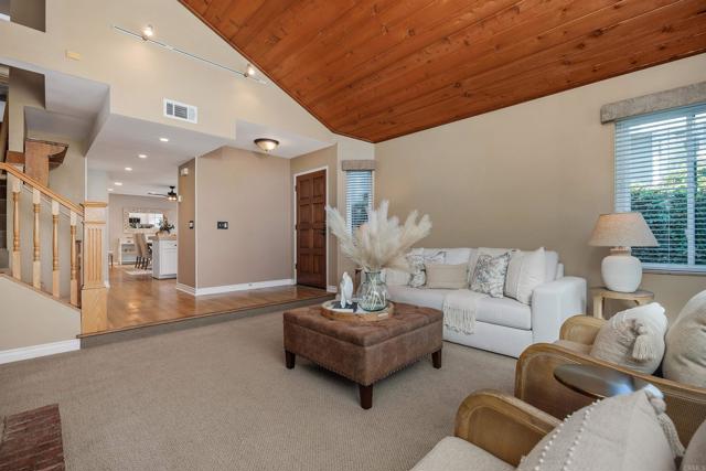 Detail Gallery Image 5 of 32 For 458 3rd St, Encinitas,  CA 92024 - 3 Beds | 3 Baths