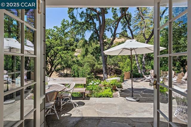 72 Davis Rd, Orinda CA: https://media.crmls.org/mediaz/6beba716-74e7-4d7b-b69f-0f4238575919.jpg