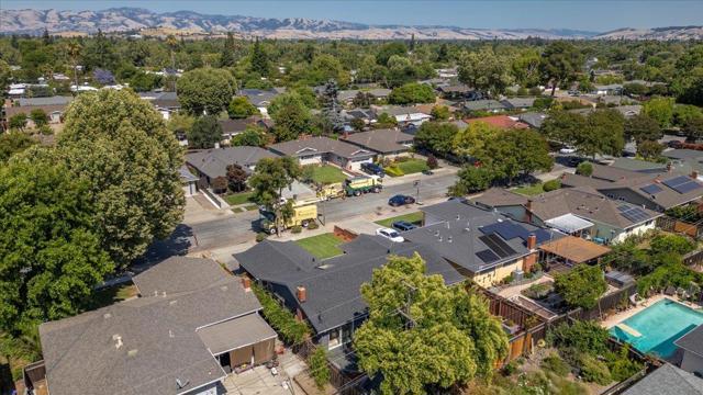 2495 Malaga Drive, San Jose CA: https://media.crmls.org/mediaz/6bec68ae-80bb-409c-bfb4-86bdd23f91c1.jpg