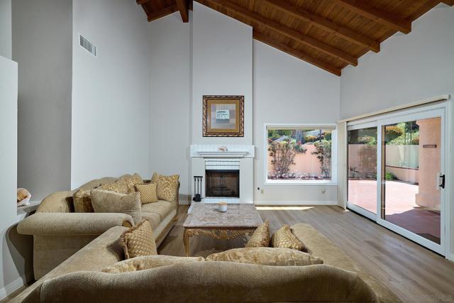 13059 Caminito Vilos, San Diego CA: https://media.crmls.org/mediaz/6bec9c4a-bef5-465b-9c7d-5768a3977e94.jpg