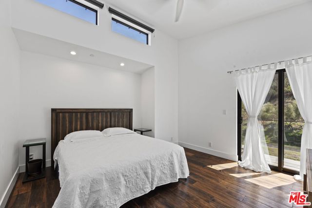 31830 Lobo Canyon, Agoura Hills CA: https://media.crmls.org/mediaz/6becbc57-8f3d-40da-bb64-56dde0d54b98.jpg