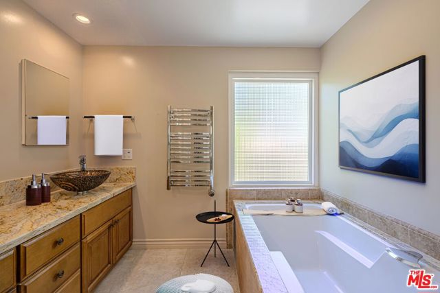 3926 Corte Cancion, Thousand Oaks CA: https://media.crmls.org/mediaz/6becf26e-449a-4f7c-91d0-642408cc3ef5.jpg