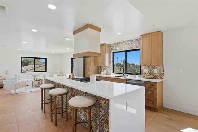 Detail Gallery Image 7 of 46 For 358 Spanish Spur, Fallbrook,  CA 92028 - 3 Beds | 2 Baths
