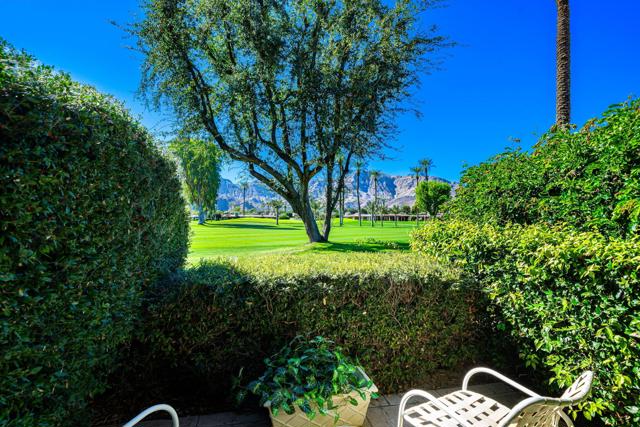 13 Duke Drive, Rancho Mirage CA: https://media.crmls.org/mediaz/6bed47fe-9813-4503-835f-7b61fee845d5.jpg