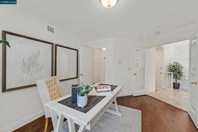 4253 Golden Oak Ct, Danville CA: https://media.crmls.org/mediaz/6bed5c5e-1ef6-4d20-9e35-10fc107e03ac.jpg