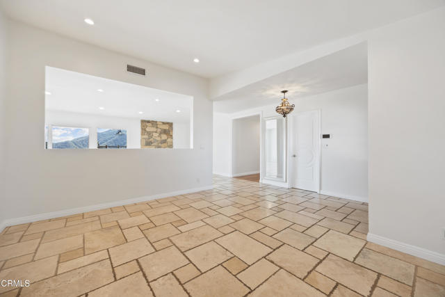 Detail Gallery Image 7 of 41 For 9350 Crystal View Dr, Los Angeles,  CA 91042 - 4 Beds | 3 Baths