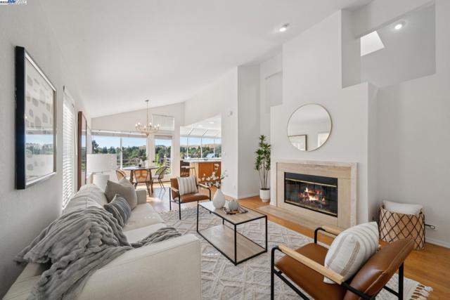 447 Donner Way, San Ramon CA: https://media.crmls.org/mediaz/6bedd731-f8f9-411a-b9d1-5a4735e31bee.jpg