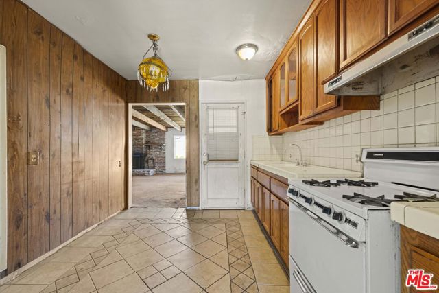 21001 Gault Street, Canoga Park CA: https://media.crmls.org/mediaz/6beddae5-d20b-4062-9e63-4d00dc7486dd.jpg
