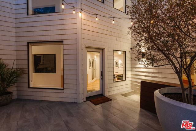 2261 Vasanta Way, Los Angeles CA: https://media.crmls.org/mediaz/6bede963-e4b7-490c-bd76-0d6749a8c3c8.jpg