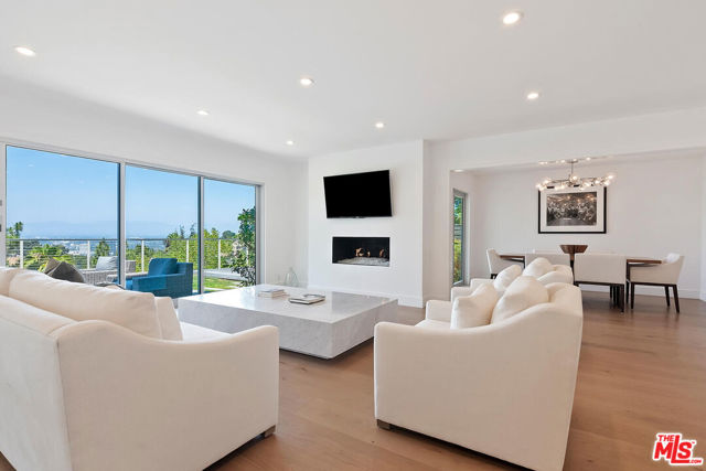 3482 Vista Haven Road, Sherman Oaks CA: https://media.crmls.org/mediaz/6bee3bcb-2f6d-4662-b1b5-e63f34e0bef5.jpg