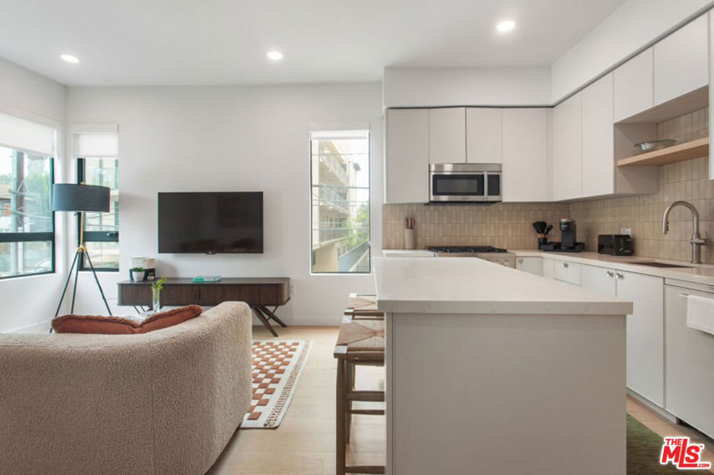 10310 Santa Monica Boulevard #PH710
