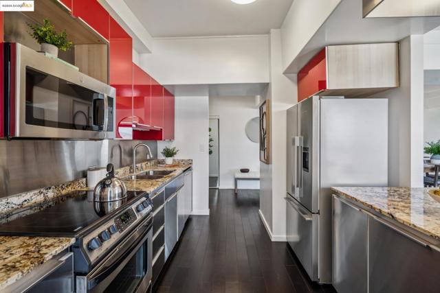 6363 Christie Ave, Emeryville CA: https://media.crmls.org/mediaz/6beeb322-6210-484d-9bdd-33ef3d18d5e4.jpg