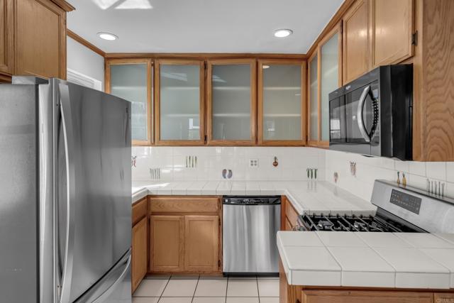1715 Cedar St, Santa Monica CA: https://media.crmls.org/mediaz/6beefc82-5013-4535-bac7-800d17cae649.jpg