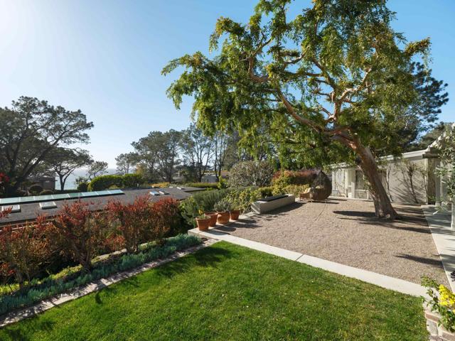 327 Pine Needles Dr, Del Mar CA: https://media.crmls.org/mediaz/6bef3192-0e9e-415d-ae6c-2b1741dda0e7.jpg