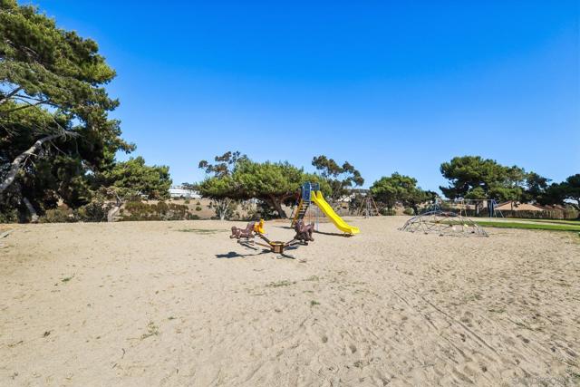 823 Fuchsia Ln, San Diego CA: https://media.crmls.org/mediaz/6bef4adc-df66-43ee-b767-85a6687f8244.jpg