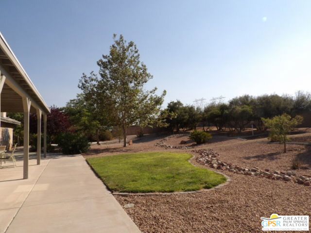 6950 Oak View Court, Oak Hills CA: https://media.crmls.org/mediaz/6bef5073-b9cd-4d56-95cd-f293d0c2d897.jpg