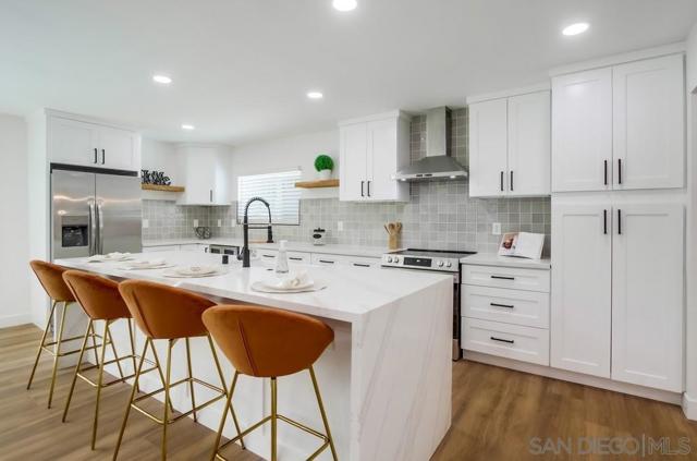 13113 Calle De Las Rosas, San Diego CA: https://media.crmls.org/mediaz/6bef9175-23ef-4b42-b4ec-7c4eb96d8a08.jpg