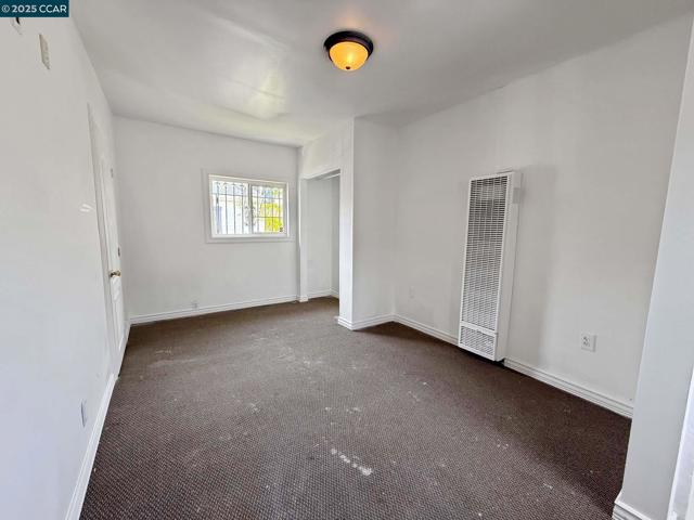 2129 Harrington Ave, Oakland CA: https://media.crmls.org/mediaz/6bf0309c-8880-4848-b4ed-65cedb1fd219.jpg
