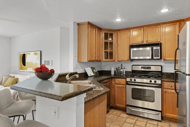 12560 Carmel Creek Rd, San Diego CA: https://media.crmls.org/mediaz/6bf03e22-4525-4c44-8c6f-5fb93f4f6ad5.jpg