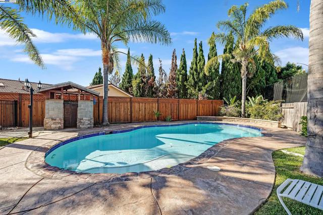 4955 Swindon Pl, Newark CA: https://media.crmls.org/mediaz/6bf09658-3bb8-4a89-bb90-98190062ed52.jpg