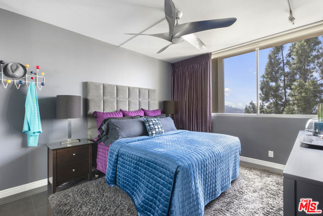 4455 Los Feliz Boulevard, Los Angeles CA: https://media.crmls.org/mediaz/6bf19e8e-750f-48cb-84e7-44bfaf71a90d.jpg