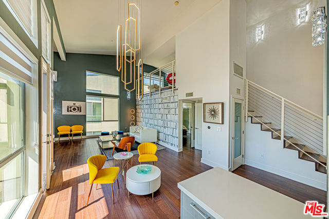 600 S Ridgeley Drive, Los Angeles CA: https://media.crmls.org/mediaz/6bf1e984-2127-40a9-a76c-178aaf0db70e.jpg