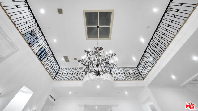 1447 San Ysidro Drive, Beverly Hills CA: https://media.crmls.org/mediaz/6bf24fe8-6869-4faa-a7dc-db1726b38ec5.jpg