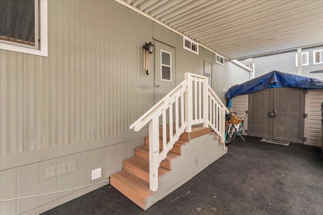 20 Russell Rd Street, Salinas CA: https://media.crmls.org/mediaz/6bf2629d-3616-4817-bdae-3126a0239c53.jpg